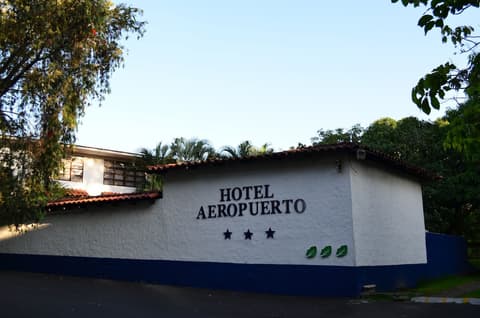 Hotel Aeropuerto, Property entrance