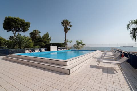 HOTEL DELFINO TARANTO, Pool