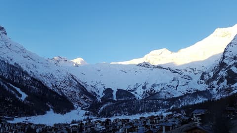 Hotel Europa, Property grounds