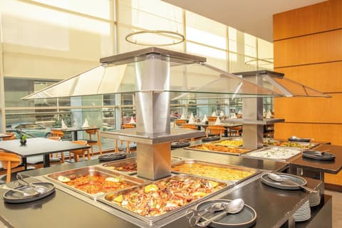 VIP Executive Azores Hotel, Restaurant