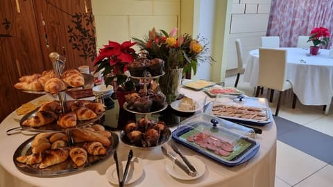 The Park City Grand Plaza Kensington