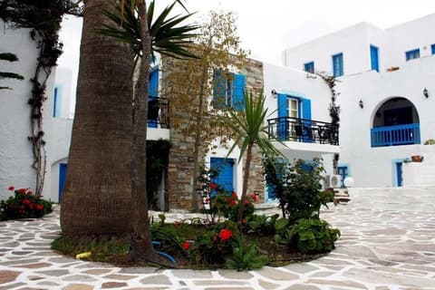 Naxos Holidays, Property grounds