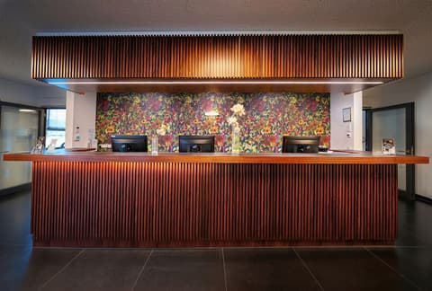 Hotel Cult, Reception