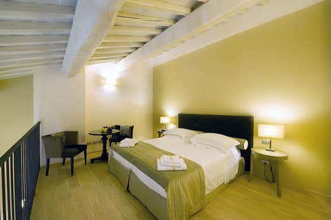 Relais dell'Olmo, Room