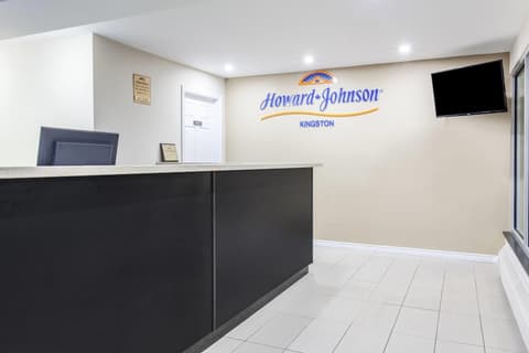 Howard Johnson by Wyndham Kingston, Lobby