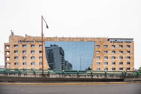 Mandarin Carton, Front of property