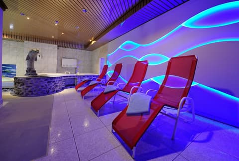 Hotel Simi, Indoor spa tub