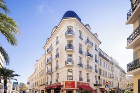 Crisol Belle Epoque, Front of property