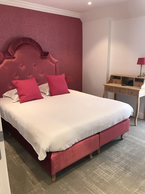 Golden Tree Hotel, Room