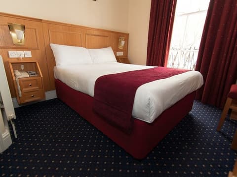 Days Inn by Wyndham London Hyde Park, Room