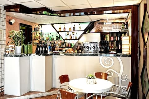 Hotel Prestige, Bar (on property)