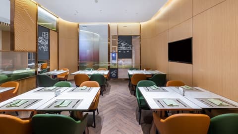 Holiday Inn Chongqing Guanyinqiao by IHG