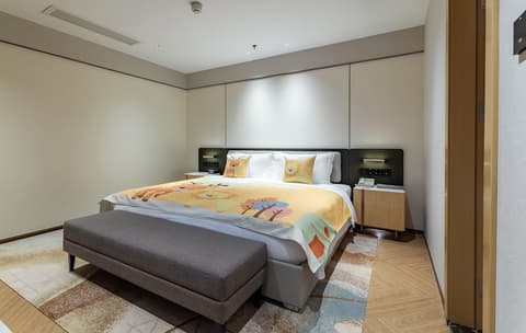 Holiday Inn Chongqing Guanyinqiao by IHG