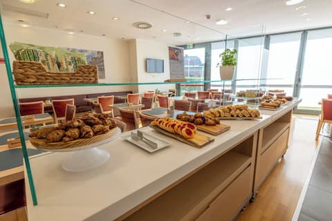 Best Western Palace Inn Hotel, Breakfast meal