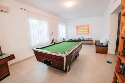 4U Miranda - Adults Only