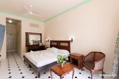 Palm Beach Hotel, Room