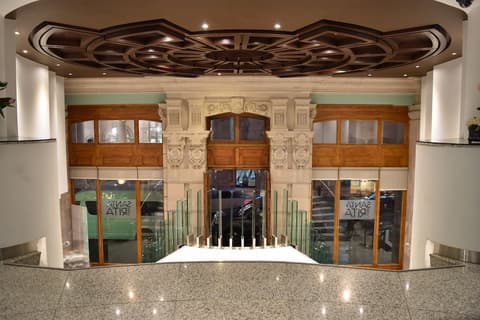 Santa Rita Hotel del Arte, Interior entrance