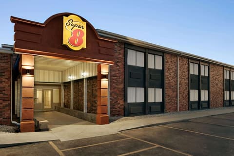 Super 8 by Wyndham Des Moines, Exterior