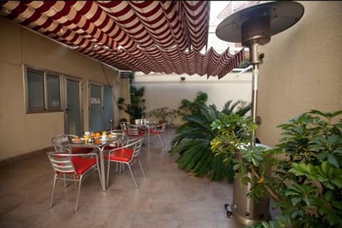 Ciutat de Sant Adria, Terrace/patio