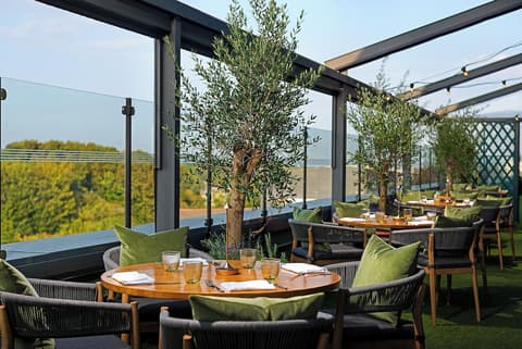 Carlton Hotel Dublin Airport Hotel, Rooftop terrace