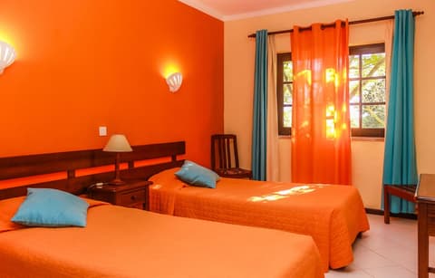 Colina Village, Room