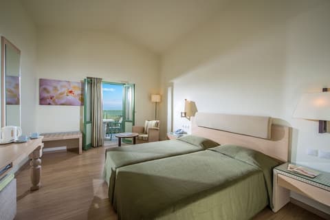 Silva Beach Hotel, Room