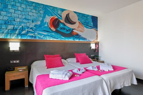 Flash Hotel – Adults recommended, Room