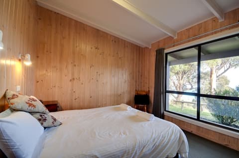 Beacon Point Ocean View Villas, Room