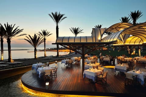 Constantinou Bros Pioneer Beach Hotel