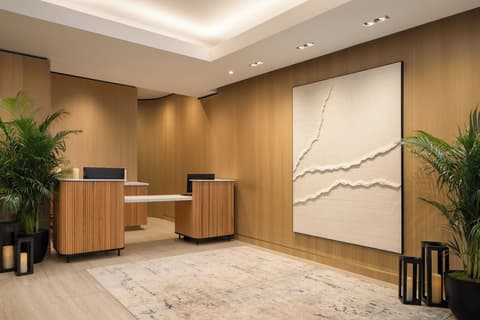 Aura Hotel Times Square, Reception