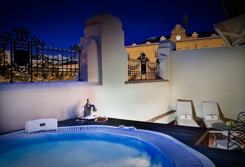 The Westin Valencia, Outdoor spa tub