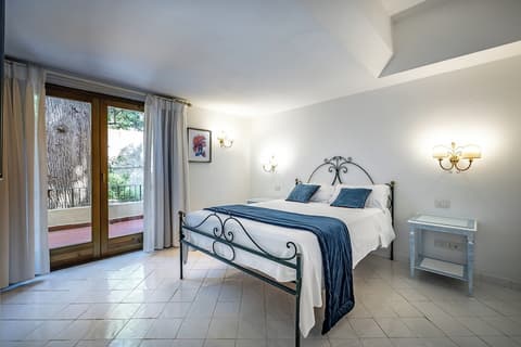 Palazzo Belmonte, Room