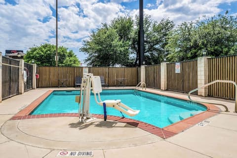 Comfort Suites Near Texas State University, Pool