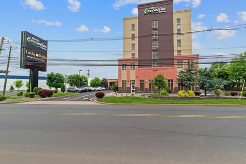 Hotel Executive Suites Newark Liberty Int'l Airport Carteret (EWR), Exterior