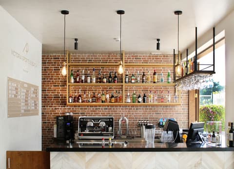 AP Victoria Sports & Beach, Bar (on property)