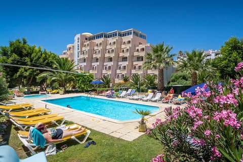 Monica Isabel Beach Club, Outdoor pool