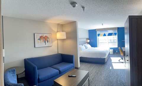 Holiday Inn Express & Suites Marquette by IHG, Room