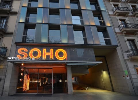 Soho Hotel, Front of property