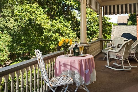 Devereaux Shields House, Balcony