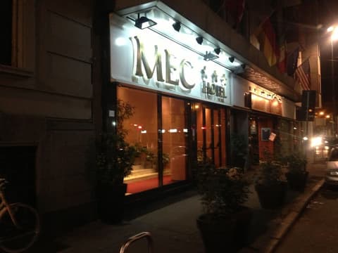 Hotel Mec, Front of property