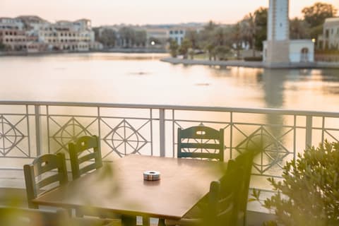 Millennium Lakeview Hotel, Restaurant