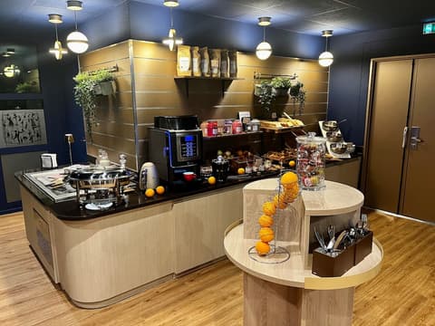 Séjours & Affaires Serris Val d'Europe Rive Gauche, Breakfast area