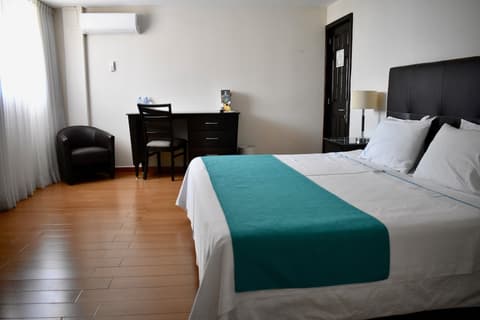 Country Hotel and Suites, Room