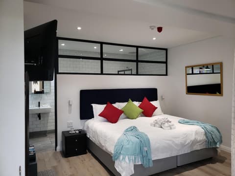 Point B Guest House, Room