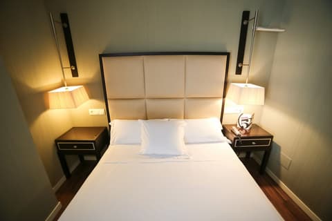 Hotel 525, Room