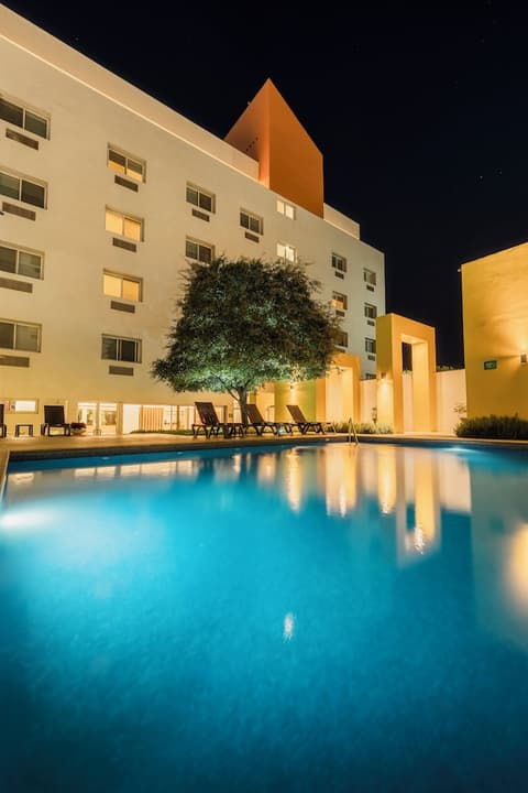 Comfort Inn Monterrey Valle, Pool