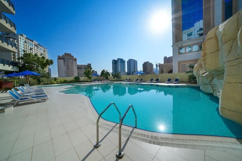 Park Apartments Dubai, An Edge by Rotana Hotel, Pool