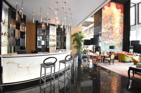 Century Park Hotel, Lobby lounge