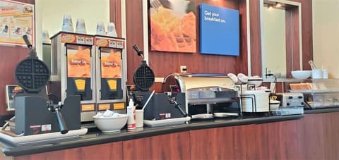 Comfort Inn & Suites Near Universal - N. Hollywood - Burbank