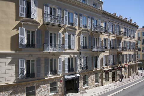 Hôtel Bristol, Front of property